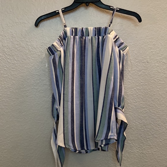 New without tags women’s size Xs IZ byer top. - Picture 3 of 4